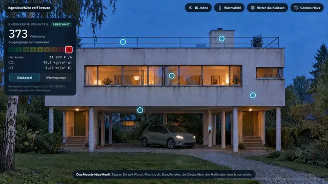 Zweifamilienhaus der Moderne auf Stützen am Abend